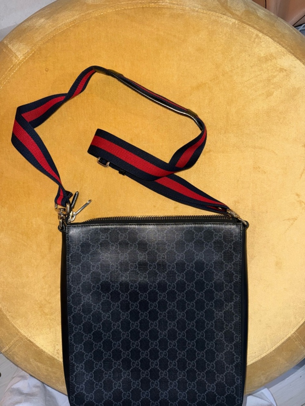 Pristine Condition Gucci Black Canvas Messenger Bag - Picture 4 of 9